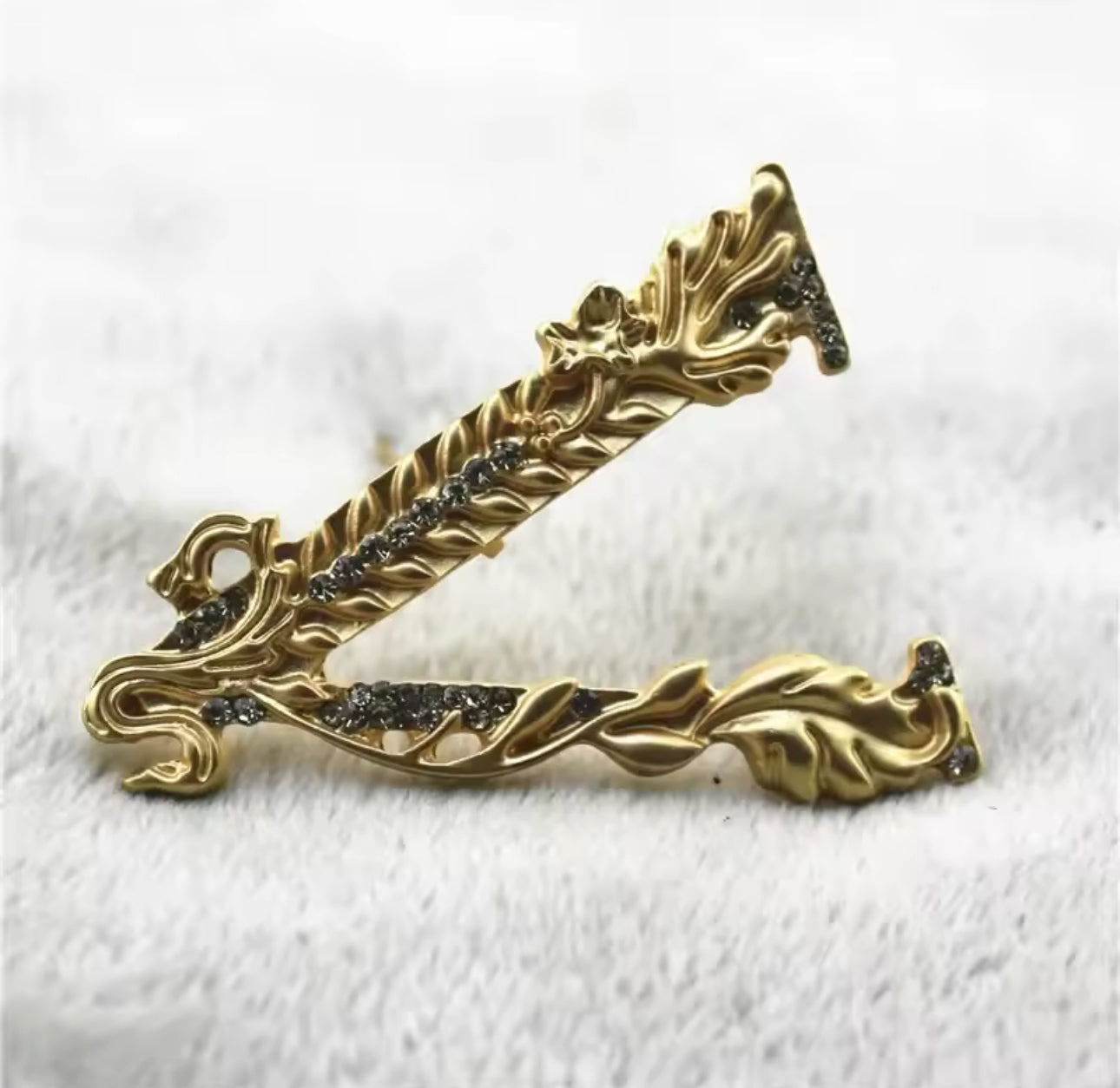 Luxury V Brooch Pin